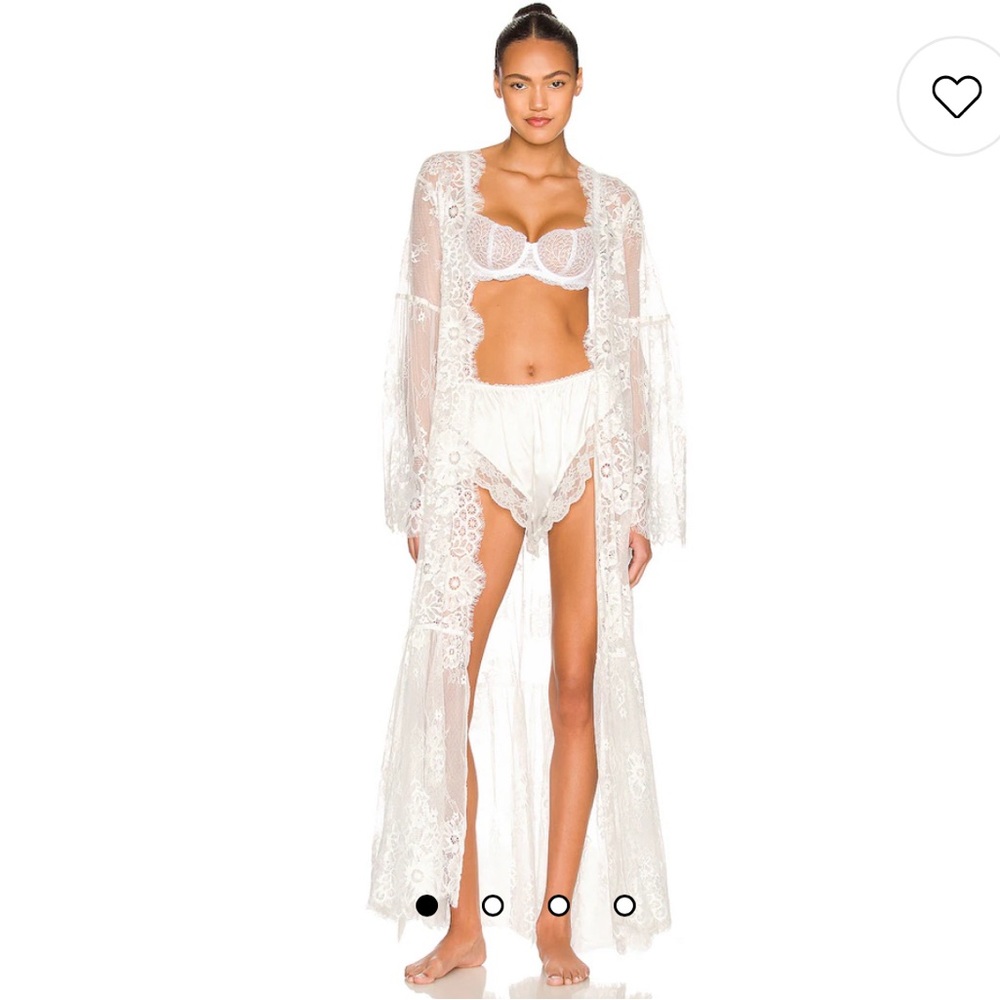 Georgina Lace robe in white